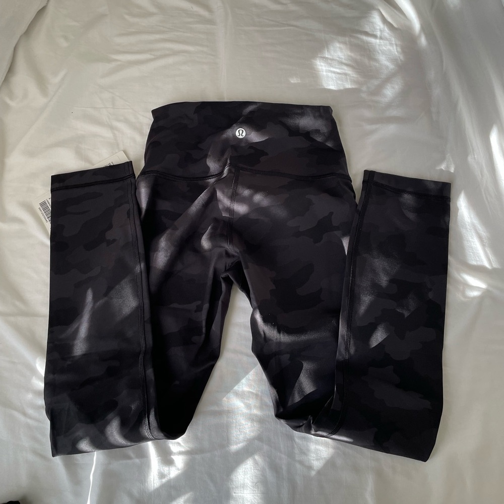 Lululemon Wunder Under Luon NWT Size 4